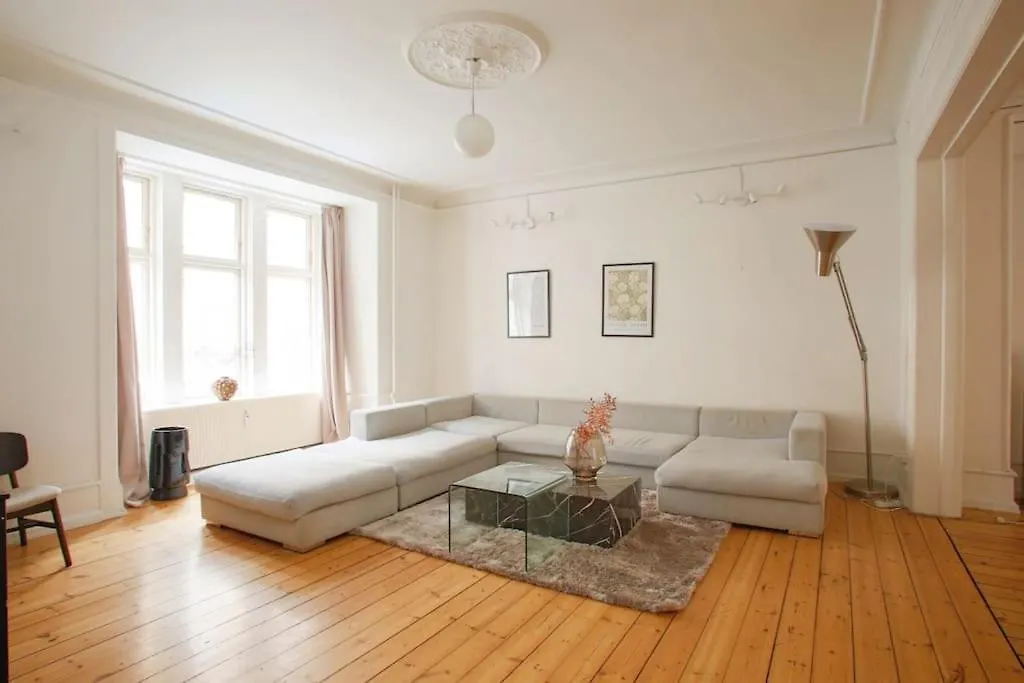 Large & Bright 3Br Apartment W Whirlpool Near Metro Copenhagen